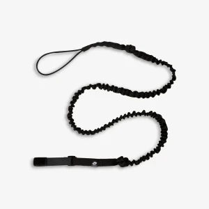 Schwarze elastische Leash zur Sicherung eines Kajakpaddels